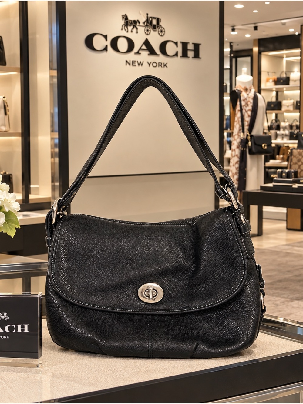 Coach Vintage Black Pebbled Leather Shoulder Bag with Silver Turnlock Y2K